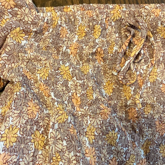 Faithfull The Brand floral smocked crop top - Picture 3 of 7